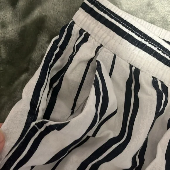 H&M White Striped Shorts - Picture 2 of 4